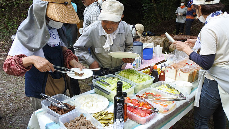 多くの人々に支えられて行う地域の伝統「焼畑」